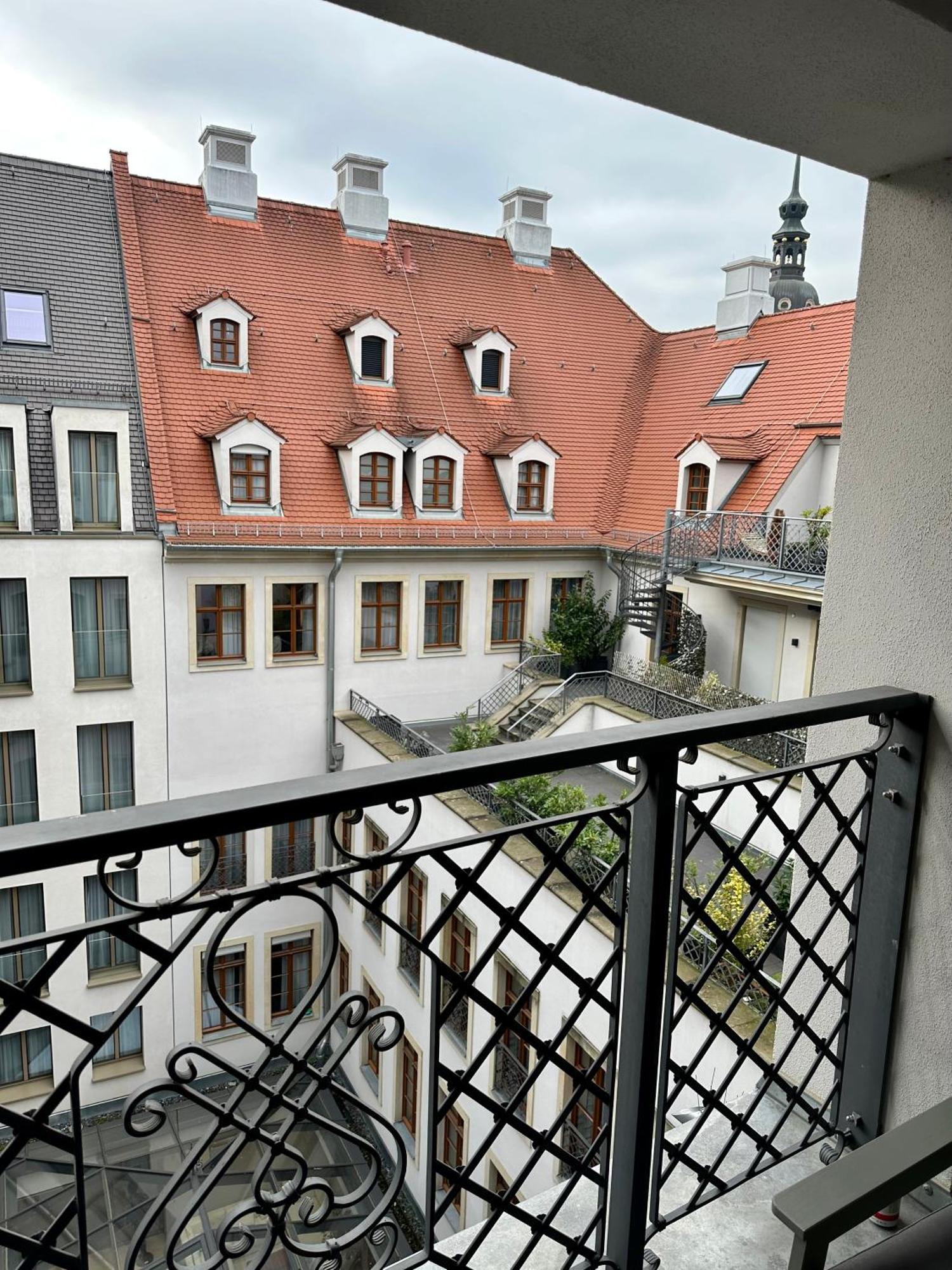 Exklusives Apartment Mit Einmaligem Blick Zur Frauenkirche - Parkplatz Kostenfrei Дрезден Екстериор снимка